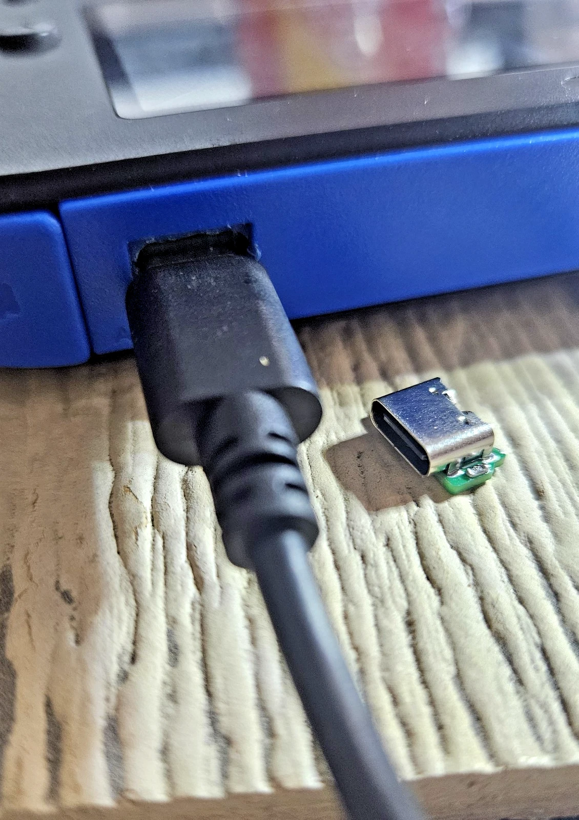 USB-C mod PCB installed in a 2DS shell